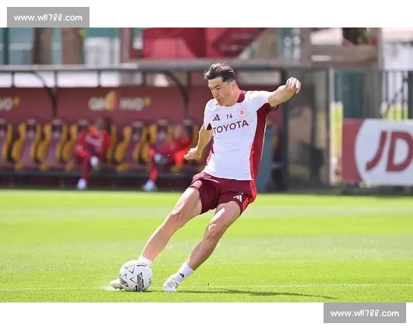 罗马前锋肖穆罗多夫接近加盟巴萨克赛尔,转会费或达 800 万欧